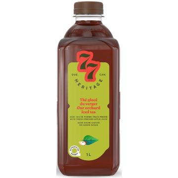 Thé glacé du verger avec jus de pomme frais pressé